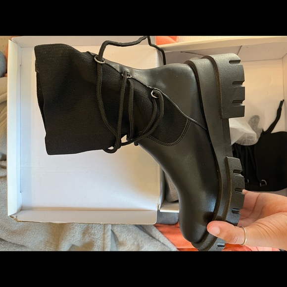 SHEIN Boots size 8 - Picture 2 of 2